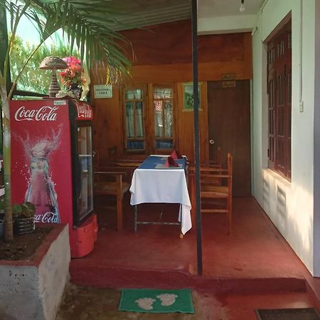 Bed and Breakfast The Train View Nuwara Eliya Exterior foto