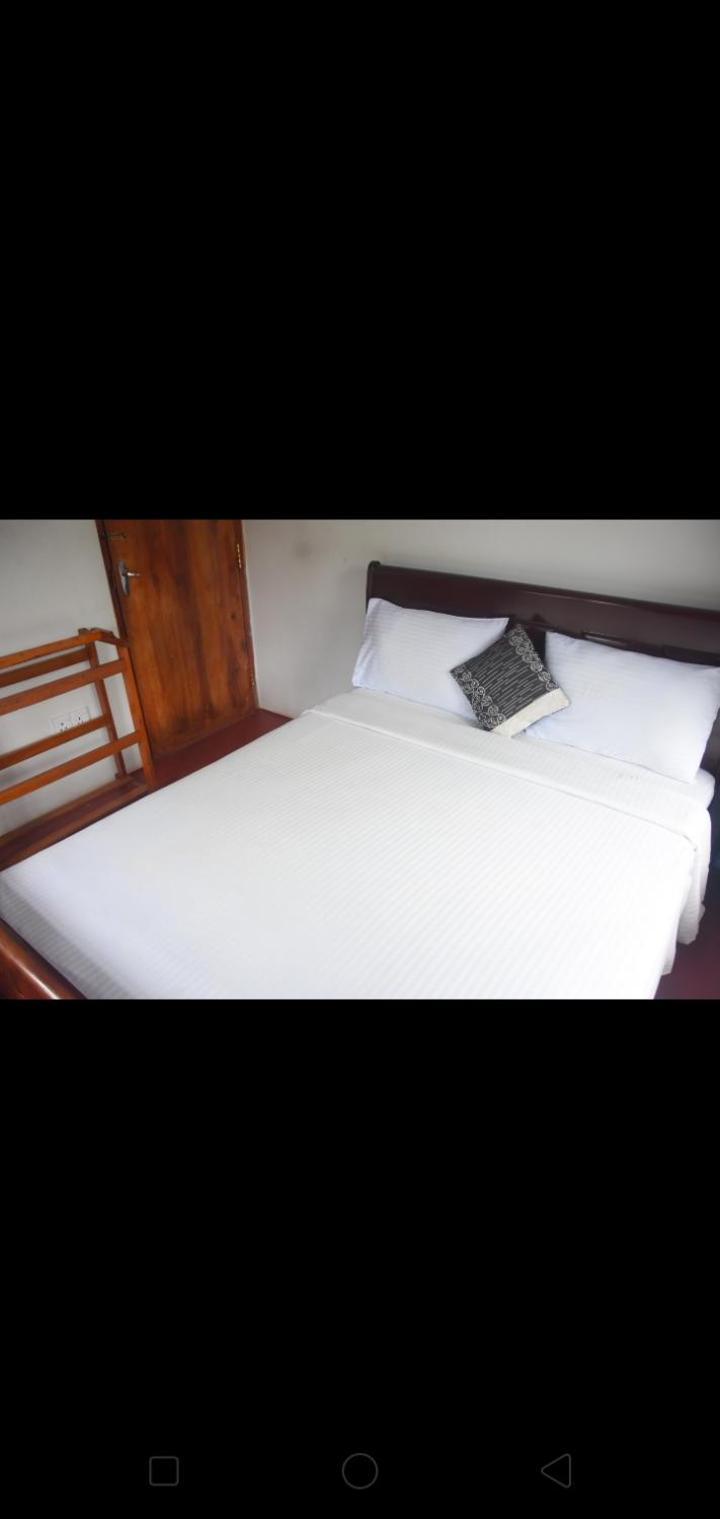Bed and Breakfast The Train View Nuwara Eliya Exterior foto